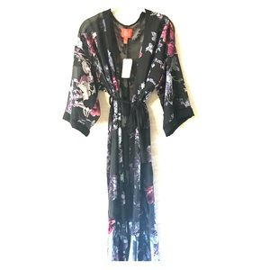 NWT Floor Length Robe/Kimono 🍷